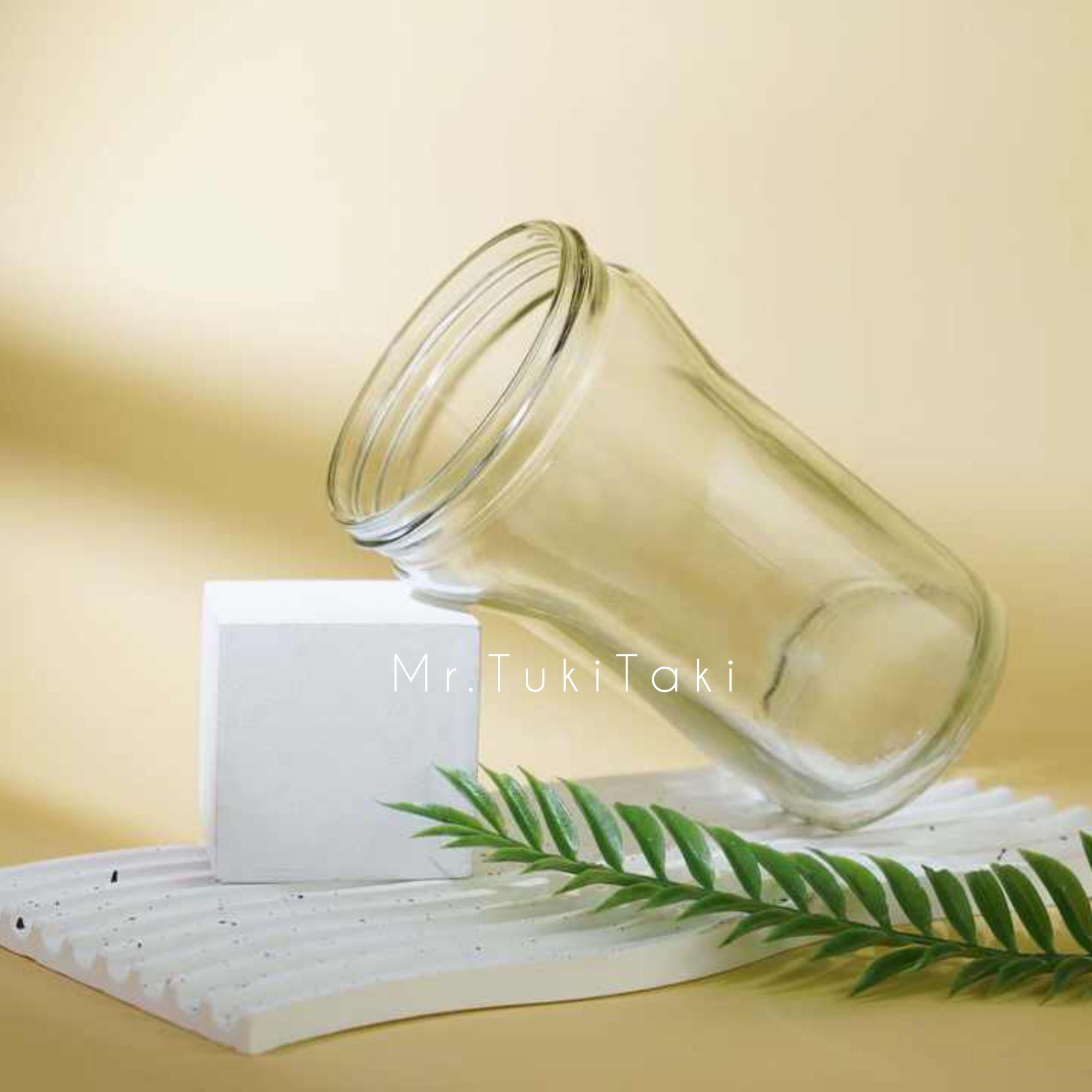 Used 300ml empty nutella glass jar 6pcs.Can use as a storage jar!. 