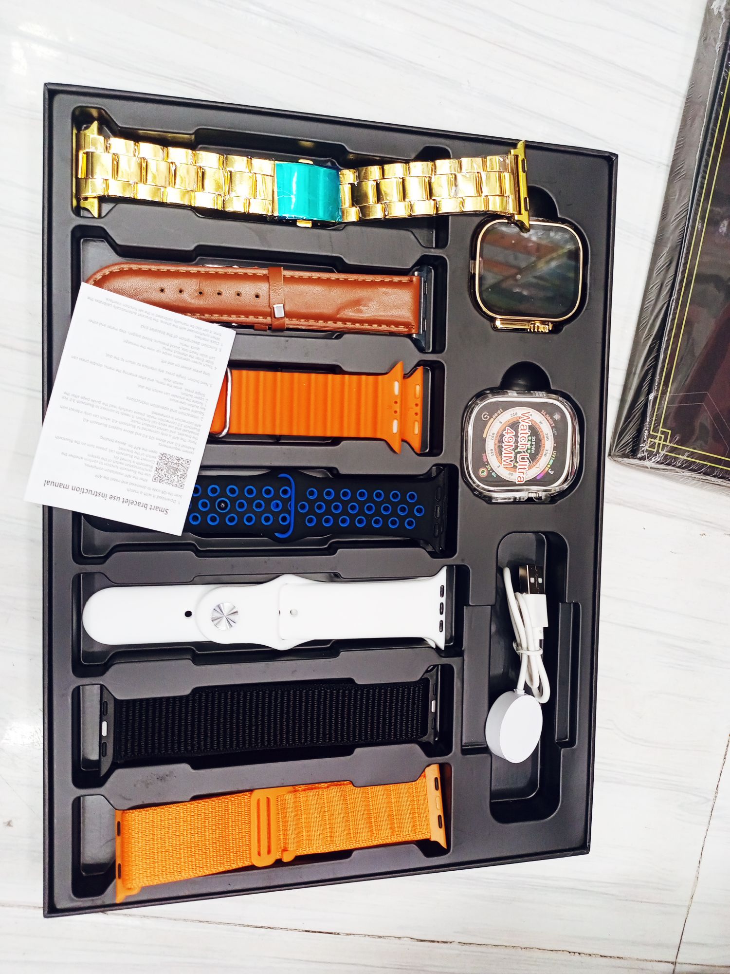 2024 Hot Selling DT 900 Ultra SmartWatch Unique Design Orginal With Free 7 Straps. 