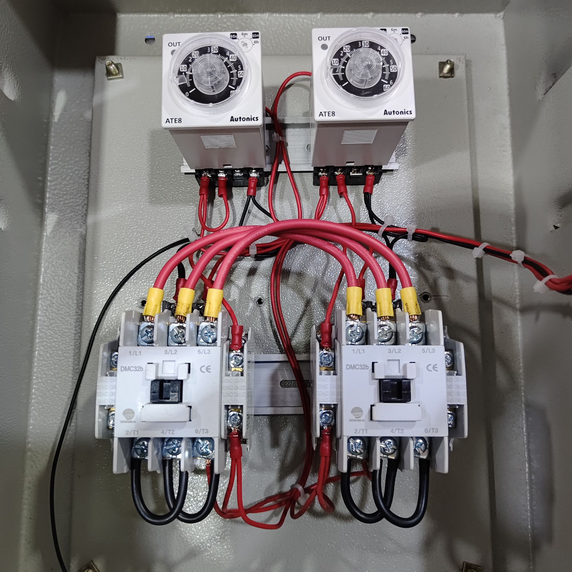 AUTOMATIC TRANSFER SWITCH (ATS) FOR GENERATOR WITH DONGA 50A 220/440 MAGNETIC CONTACTOR. 