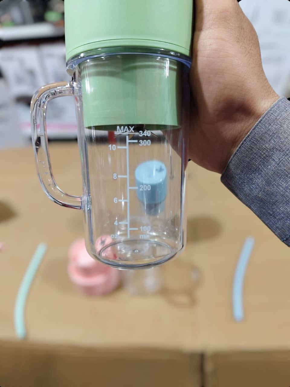 Rechargeable  Causher Juicer (Electronic Blender). 