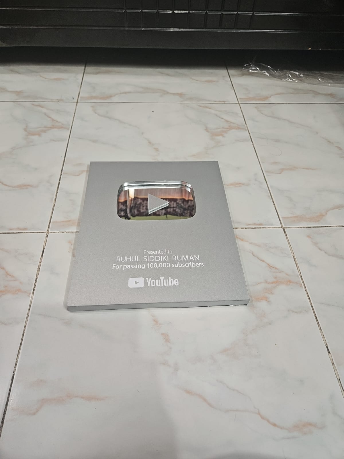 samne pichone same silver play button show piece for using studio decoration,room decoration play show piece,logo ad silver colour. 