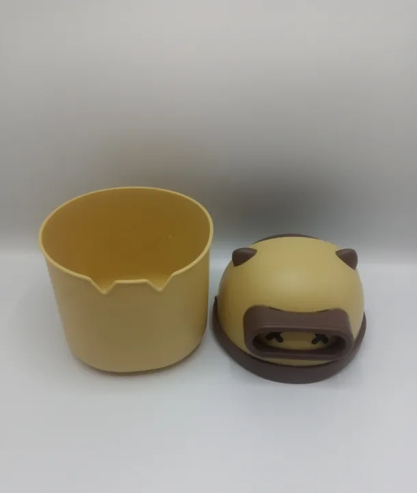 1Pcs Mini Table Desk Dustbin Household Shake Lid Type Waste Bin Garbage Trash for Car Office Home Kitchen and Study Table. 