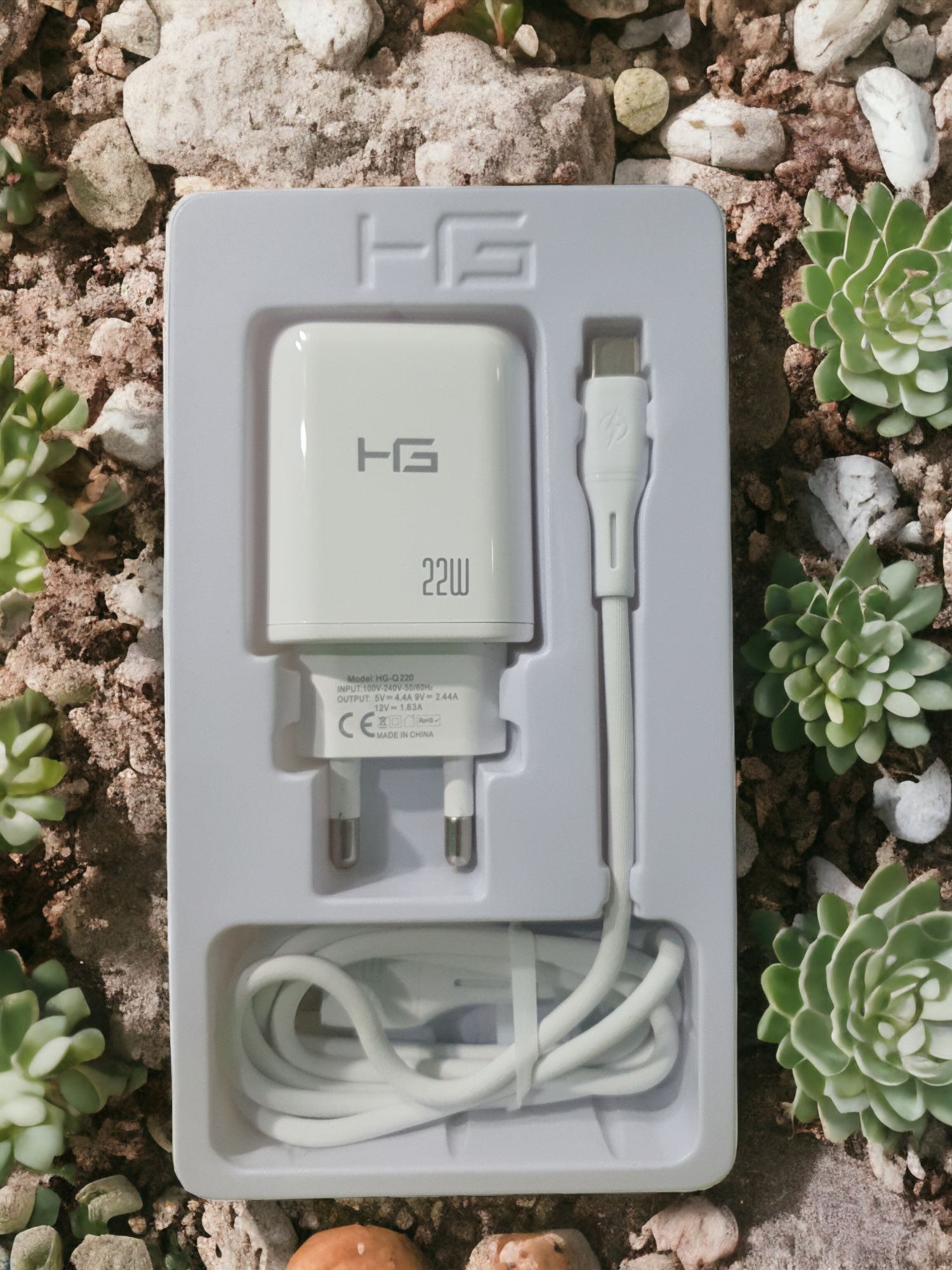 HG 22W FAST CHARGER WITH TYPE-C CABLE. 