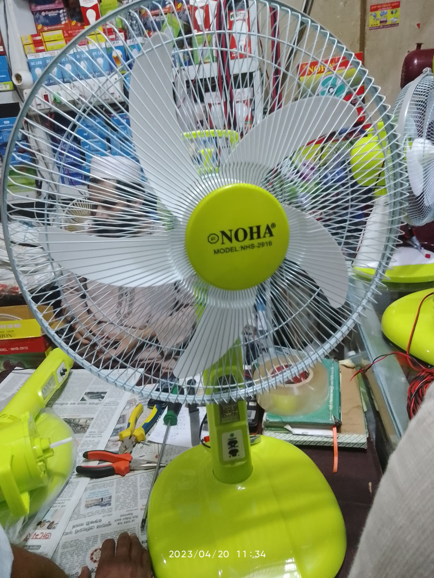 solar table fan 16 inch Walton or NOHA