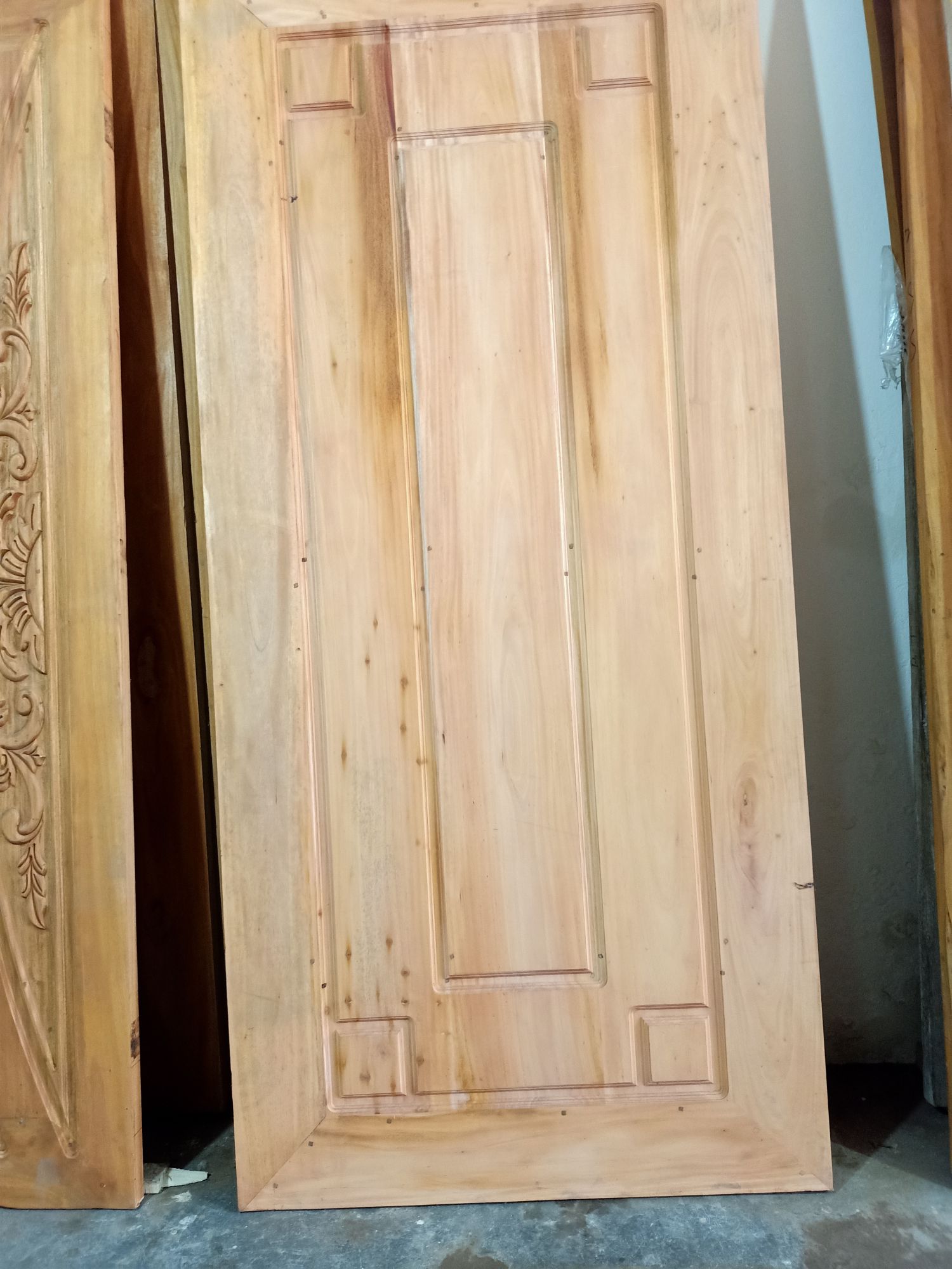 Mahoguni wooden door with Touter bit design 37* 81*. 