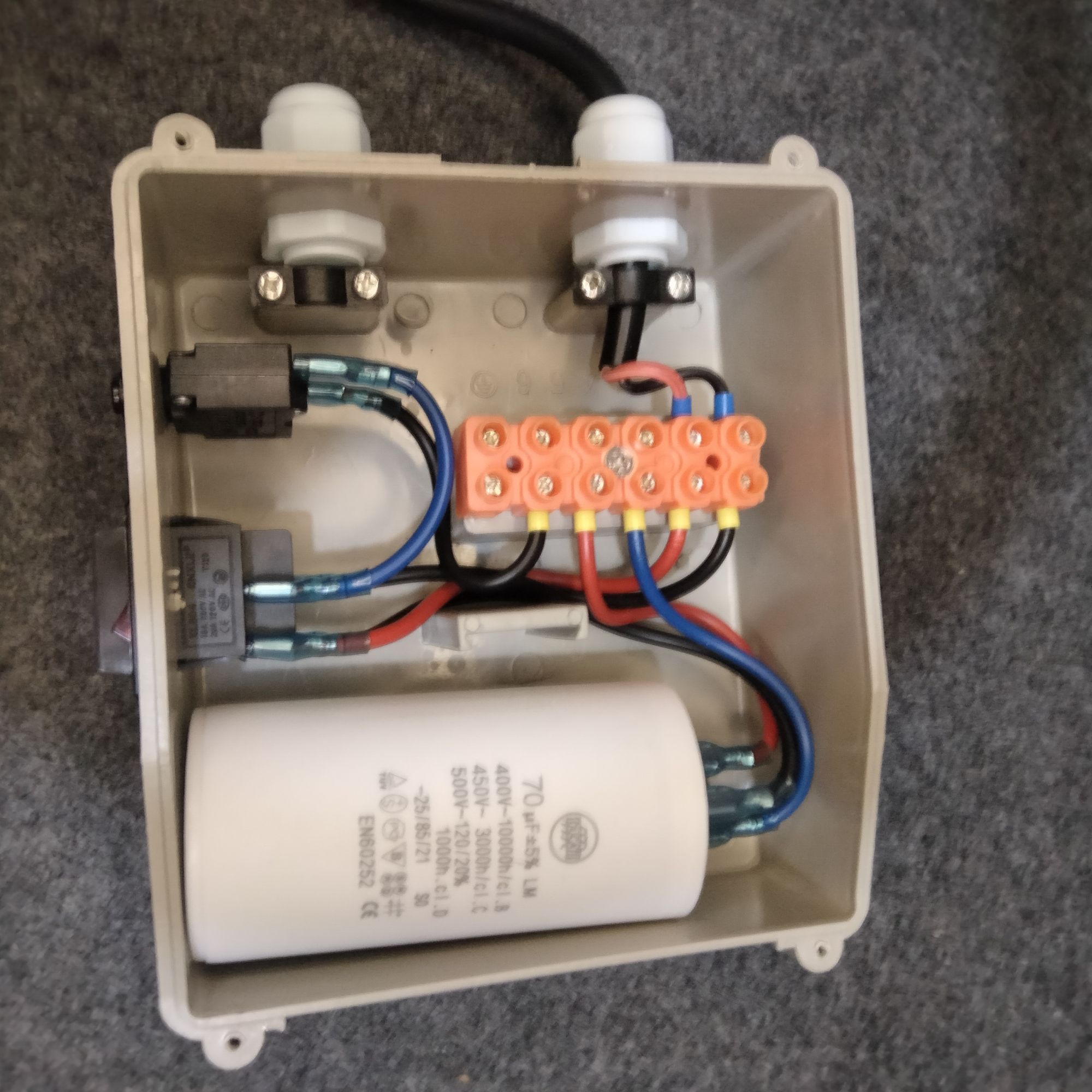 Motor Control Unit Submersible Weter Pump Control Device With Capacitor 70mfd

3hp Submersible control box. 