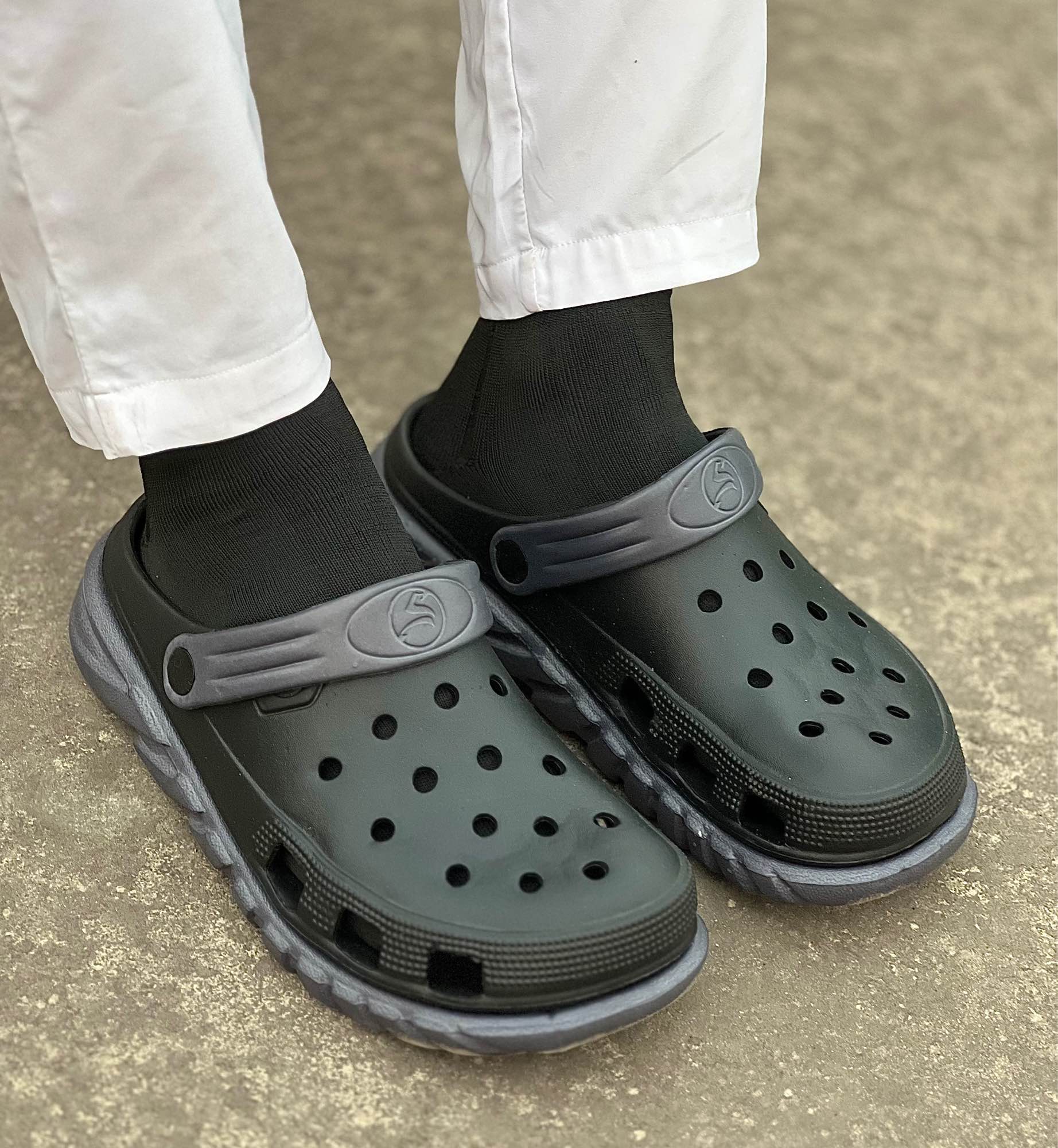 New Super Comfortable EVA Rubber High Quality Anti-Slippery Casual Crocs Clogs Sandals for Men. 
