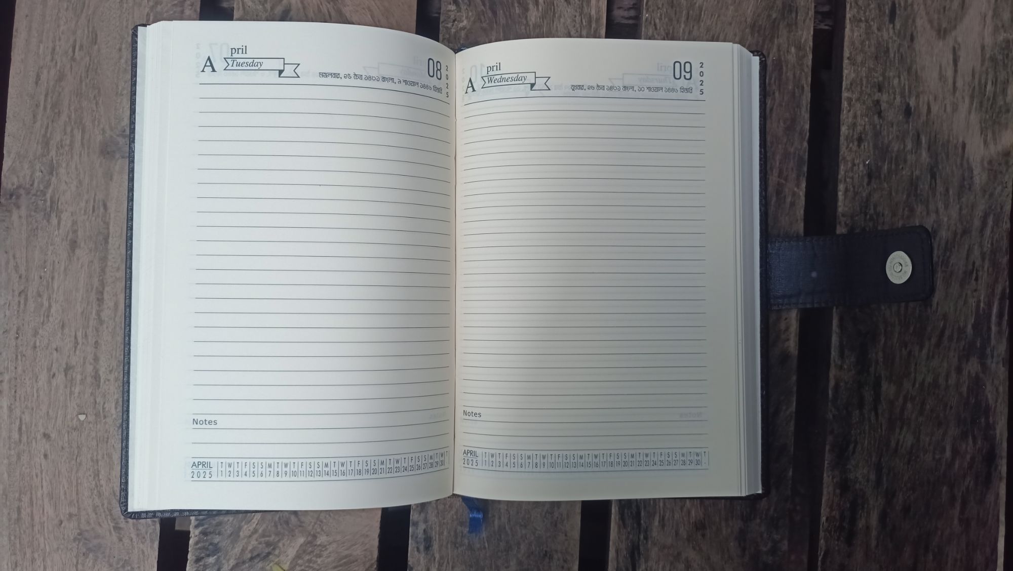 General Magnet Button Diary 2025 (1 date). 