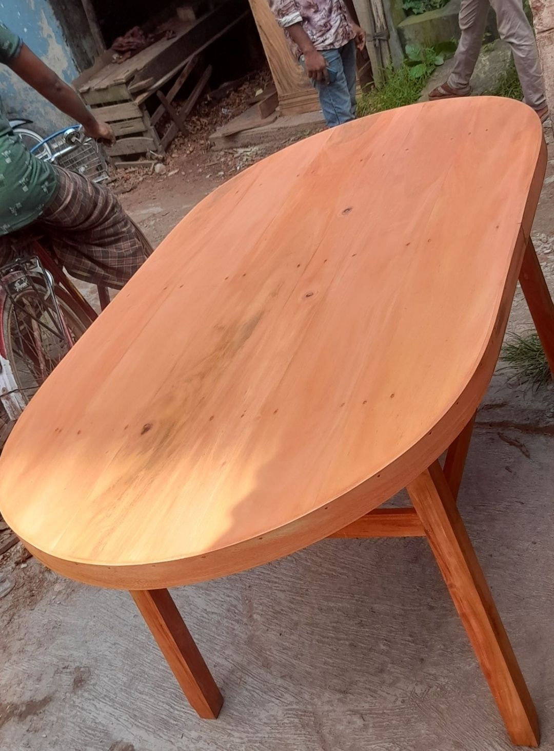 King size daining table 4:5/3 feet 6 seats. 