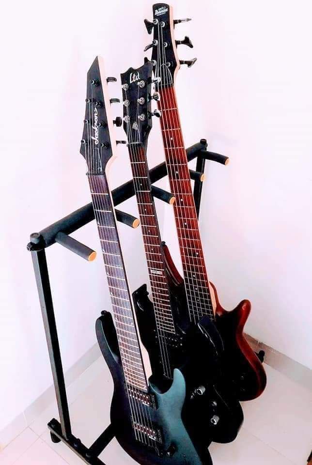 Multiple guitar stand rack with attachable ukulele hanger(4 capacity). 