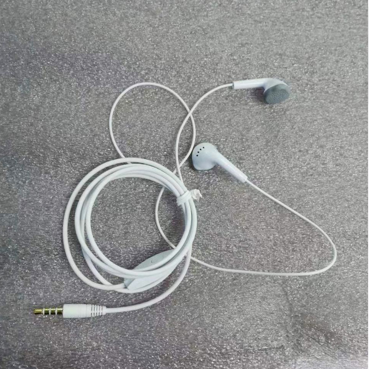 Samsung earphone 3.5mm mic with original wired earphone white headphone - Elegant and refined class - Creating a sense of modernity.. 