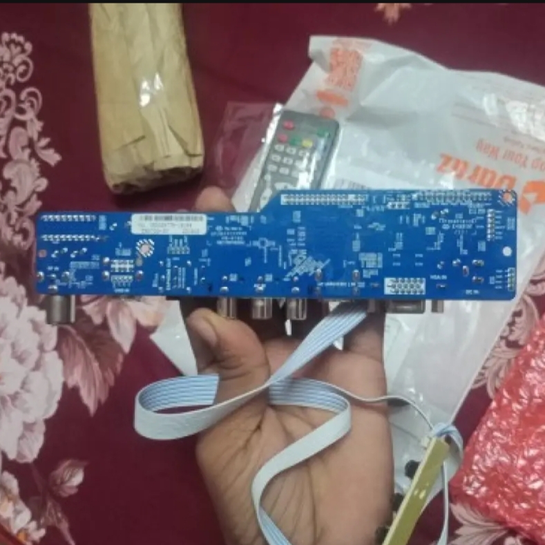 Universal LCD TV Controller Driver Board + 1CH 6bit 40Pin LVDS Cable + 7 IR Key Board Combo for 1366x768 Pixel Panel Replace T.V56 DS-V59. 