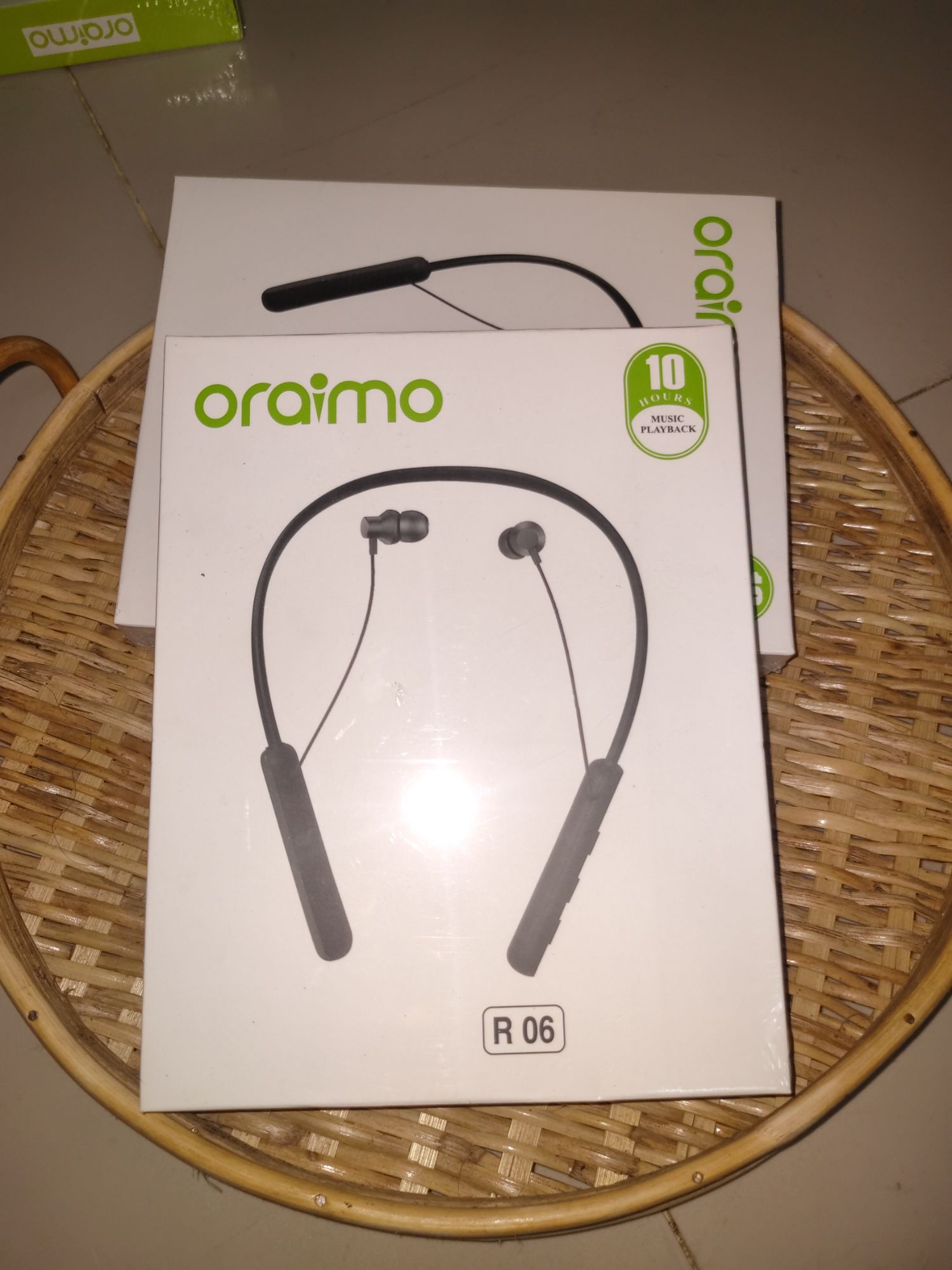 Oraimo R06 neck band good quality. 