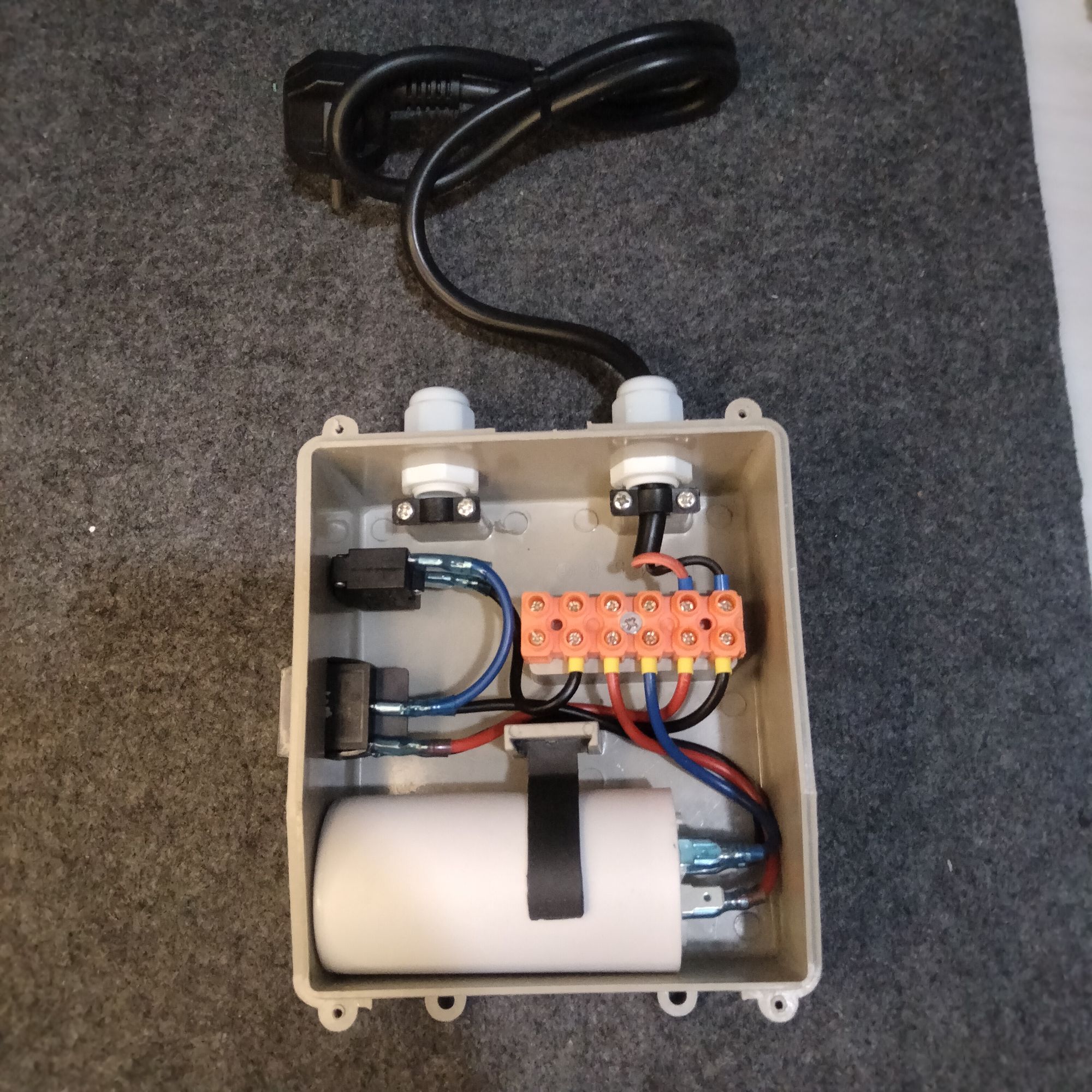 Motor Control Unit Submersible Weter Pump Control Device With Capacitor 70mfd

3hp Submersible control box. 